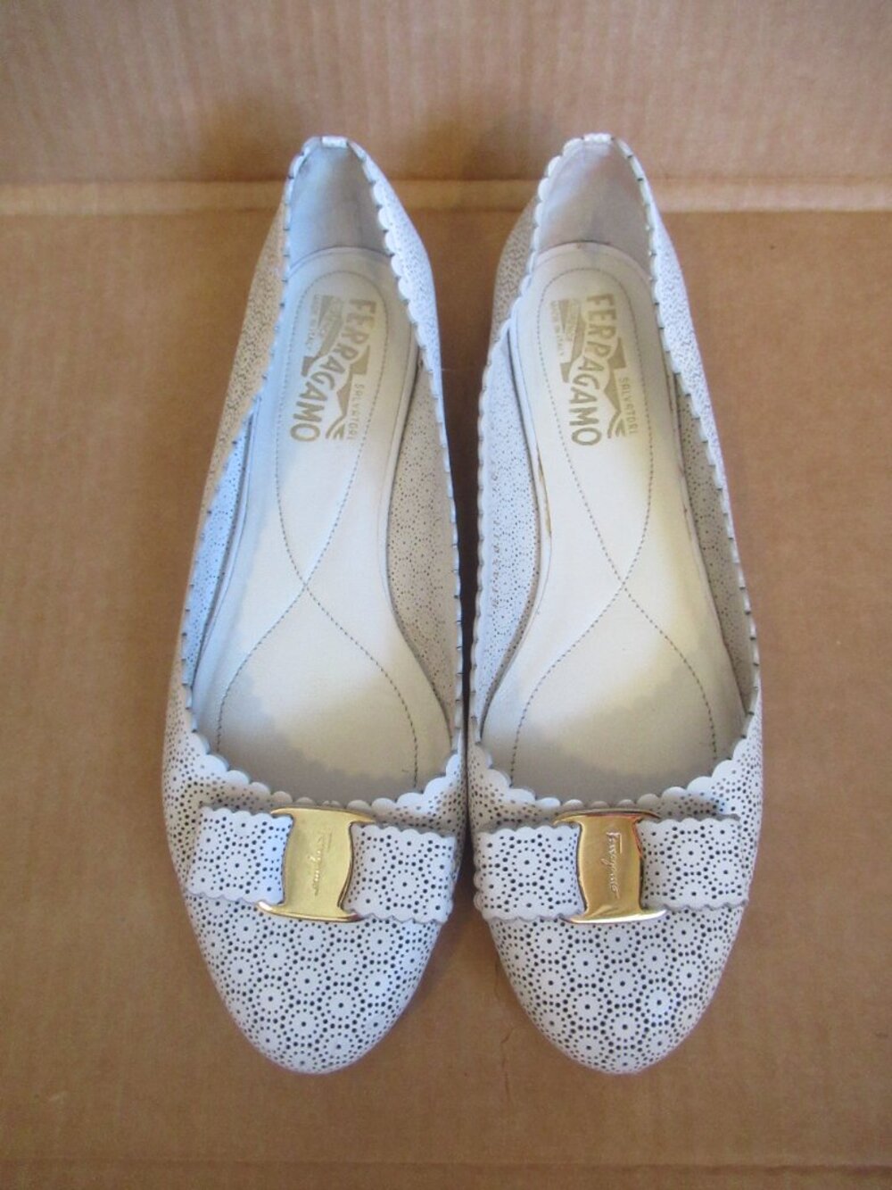 Salvatore Ferragamo Vintage Vara Perforated Leather Bow Pumps White Gold | 8 B - Picture 3 of 16